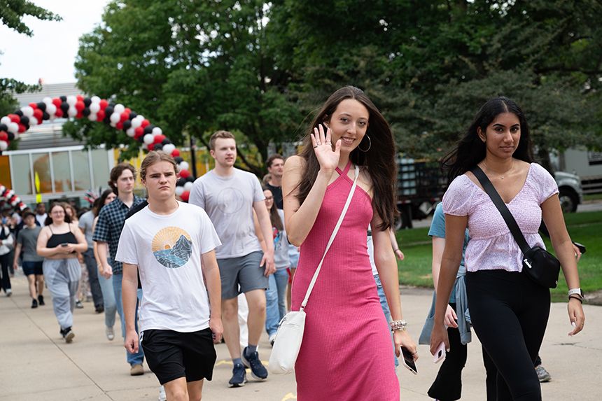 Illinois Tech student walk to Convocation