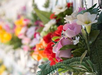 Flowers representing the Illinois Tech alum in memoriam