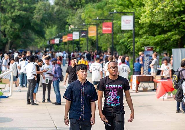 Students take part in the Student Org Fair during Welcome Week