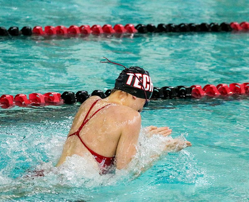 Illinois Tech alum Anna Slominski swims