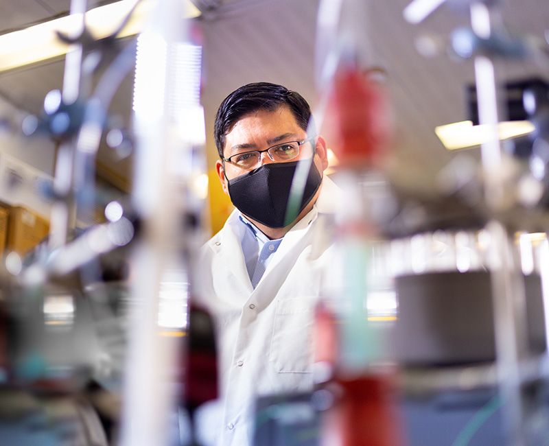 Illinois Tech Professor Oscar Juarez in the lab